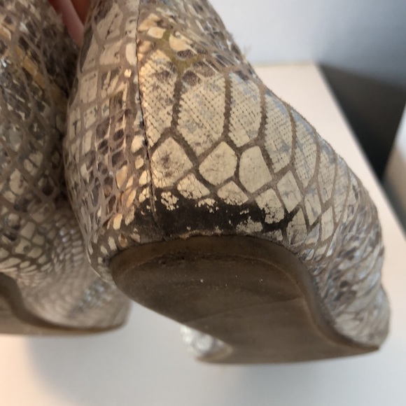 Neutral, metallic, snakeskin patterned flats - Picture 5 of 12
